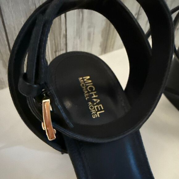 Michael Kors Reed Sandal Black Leather Gold MK Logo Block Heel Size 7.5M | New W - Picture 15 of 15